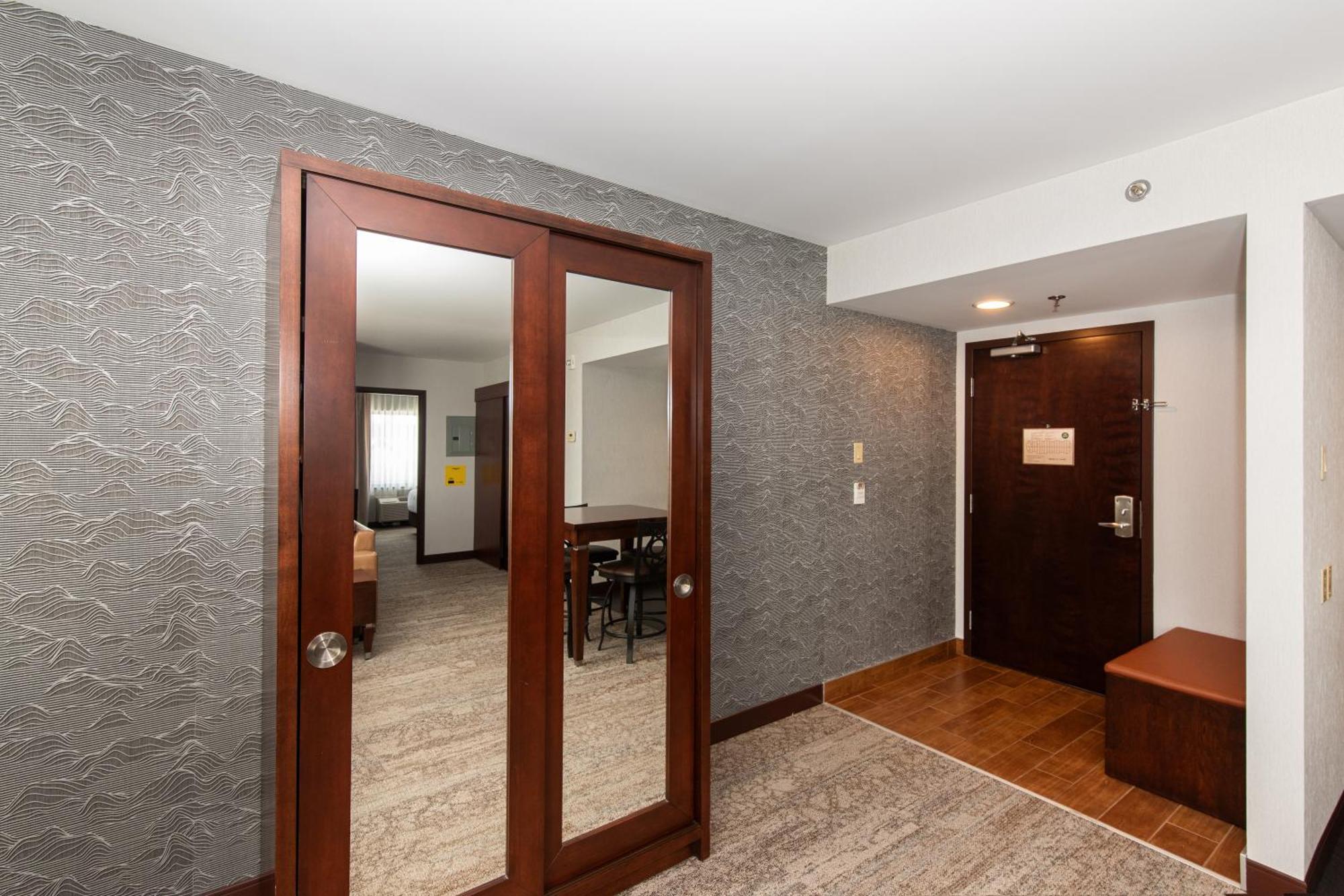 Quality Inn & Suites Val-d'Or Exterior foto