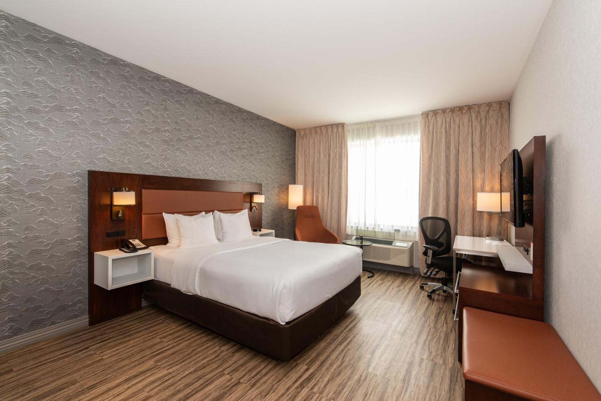 Quality Inn & Suites Val-d'Or Exterior foto